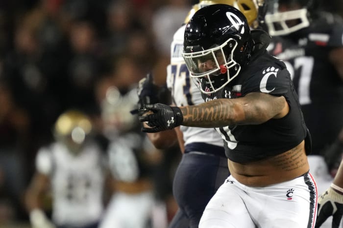 Nov 5, 2022; Cincinnati, Ohio, USA; Cincinnati Bearcats linebacker Ivan Pace Jr. (0) celebrates after a sack against Navy Midshipmen quarterback Xavier Arline (not pictured) in the fourth quarter at Nippert Stadium in Cincinnati. Cincinnati won 20-10. Mandatory Credit: Kareem Elgazzar/Cincinnati Enquirer via USA TODAY NETWORK